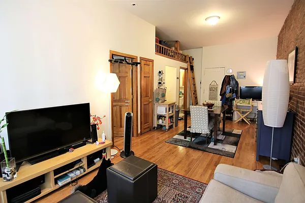 Rented by JK Dansar Corp | media 6