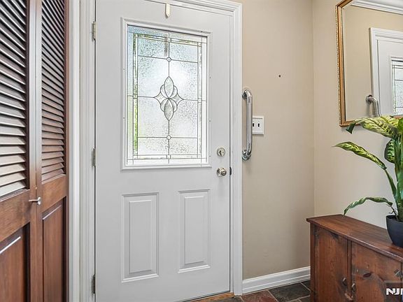 5th image of 288 Wales Ave