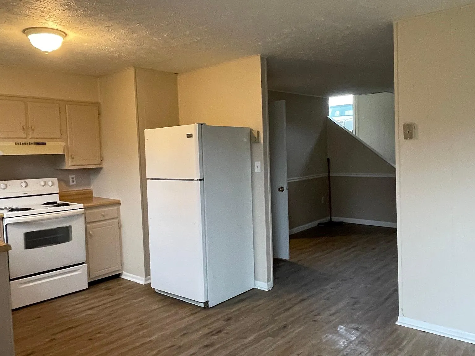 136 Hale Ave — Photo 3