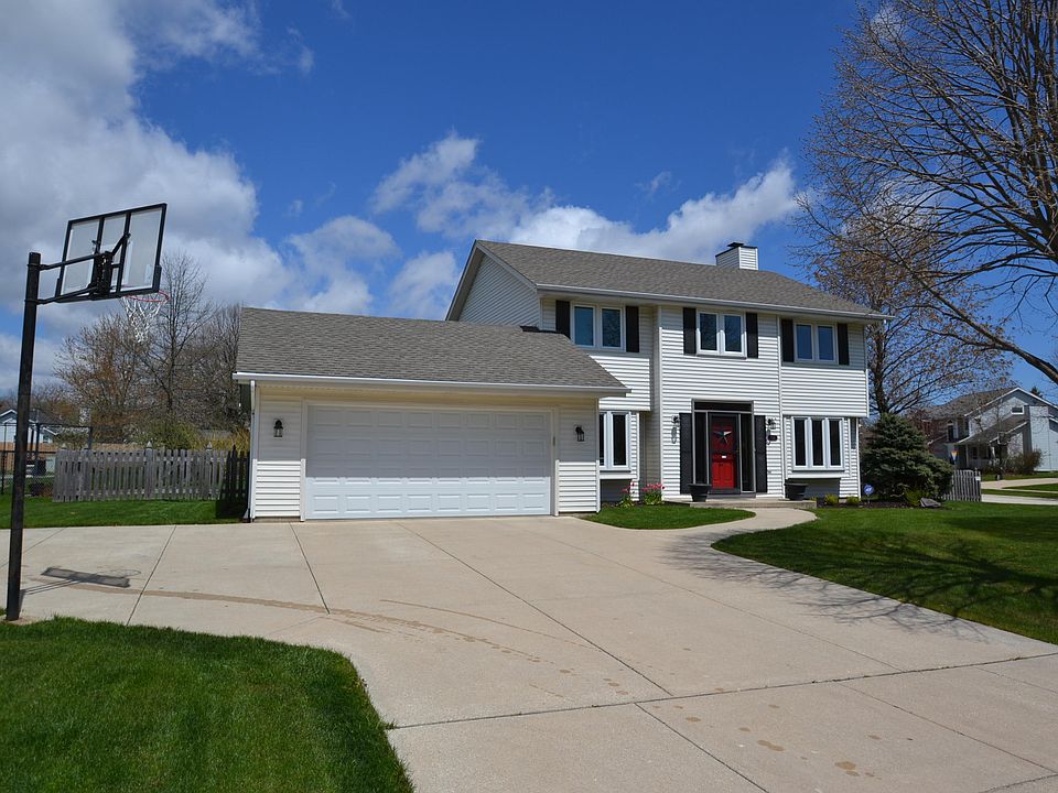 1st image of 632 E Bridlewood Ln
