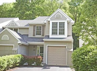 289 Commons Dr, Oakmont, PA 15139