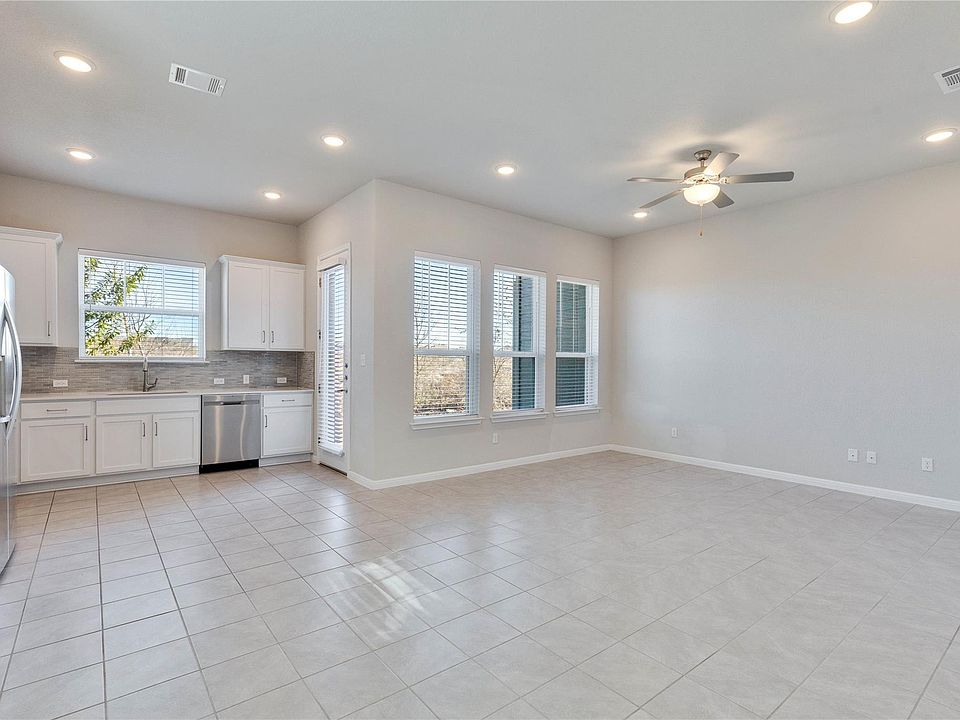 1st image of 1015 Vista View Dr #502
