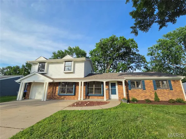 902 Jacobs Ln, Ofallon, MO 63366