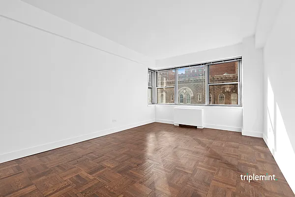 Sold by Triplemint | media 4