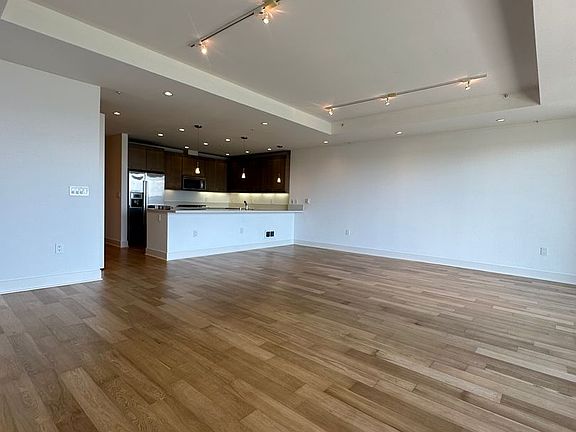 5th image of 550 18th St APT 405
