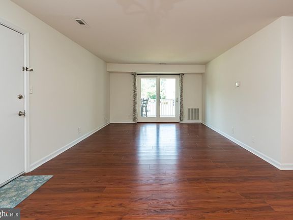 4th image of 100 Chesterfield Ln APT 202