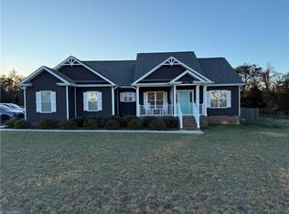 7707 Summit Landing Dr, Browns Summit, NC 27214