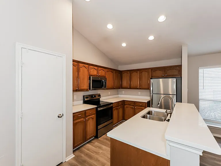 1108 Boxwood Dr — Photo 7