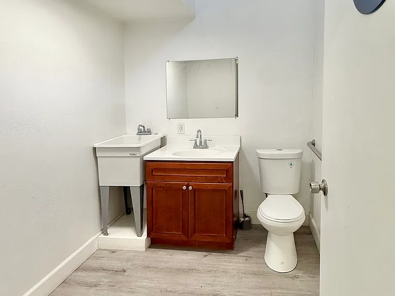 135 W Yosemite Ave #1 — Photo 8