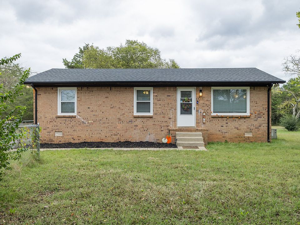 1st image of 908 Twin Oak Dr