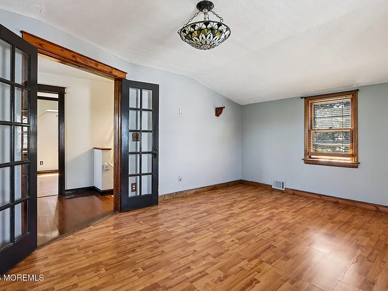 15 Woolley Ave — Photo 18