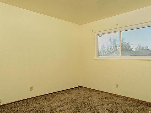 5th image of 2109 Bowling Green Dr