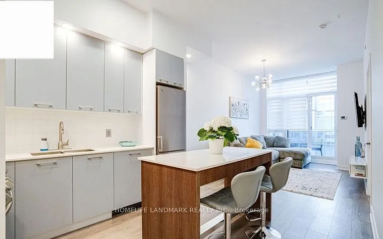 9471 Yonge St #745 — Photo 8