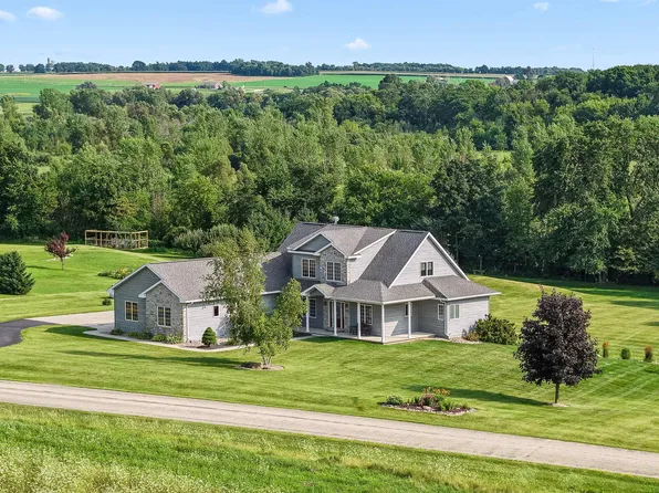 W5412 Bowe Ln, Fond Du Lac, WI 54937