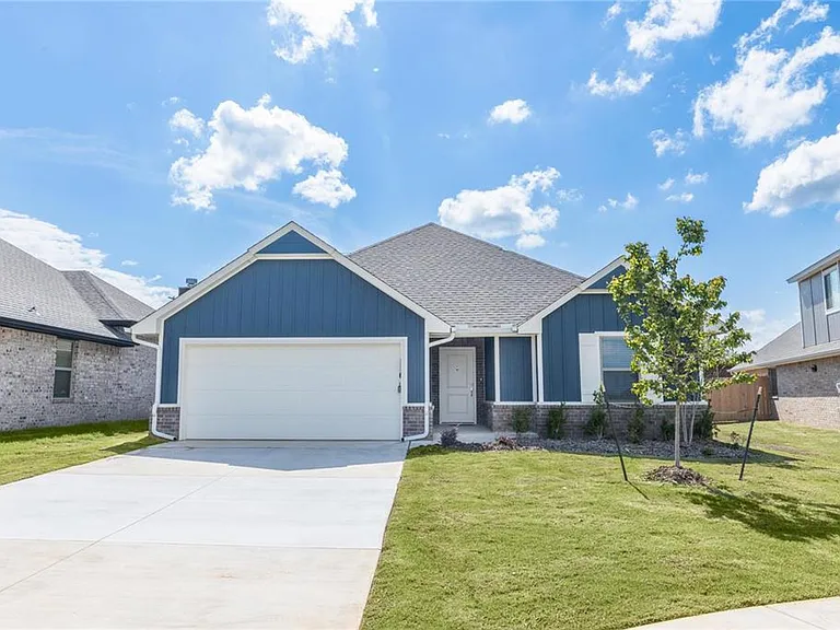 913 Westfall Dr — Photo 1