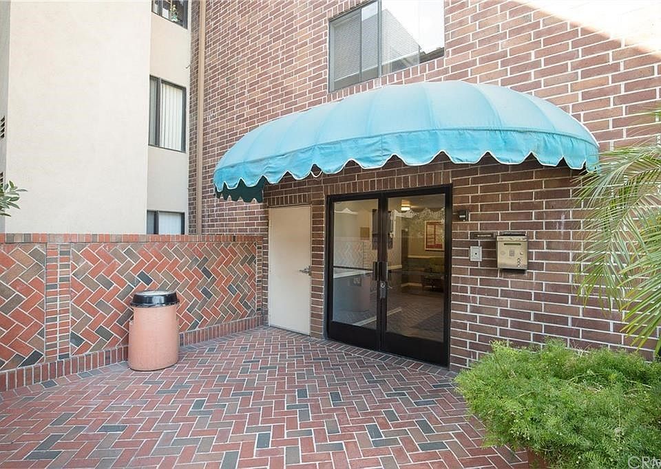 1st image of 424 Oak St Unit 221