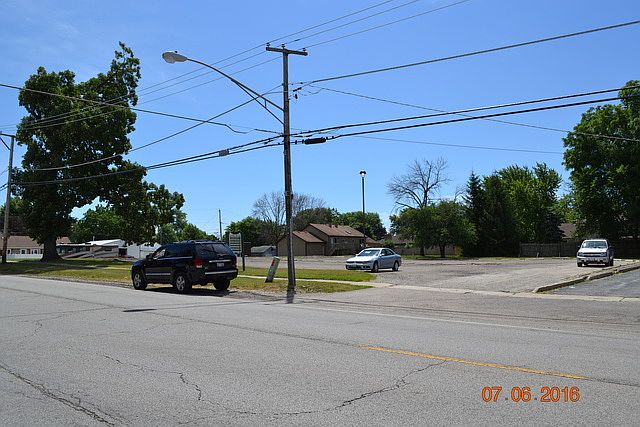 1st image of 9 E Grand Ave