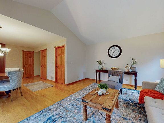 3rd image of 4231 Forest Glen Dr