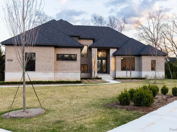 1538 Linden Ct, Rochester, MI 48306