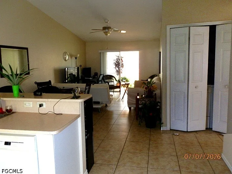 2410 NE 6th St — Photo 10