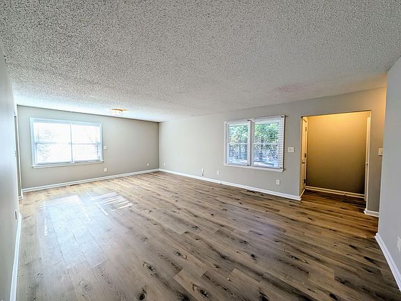 5th image of 117 Forsyth Dr #B