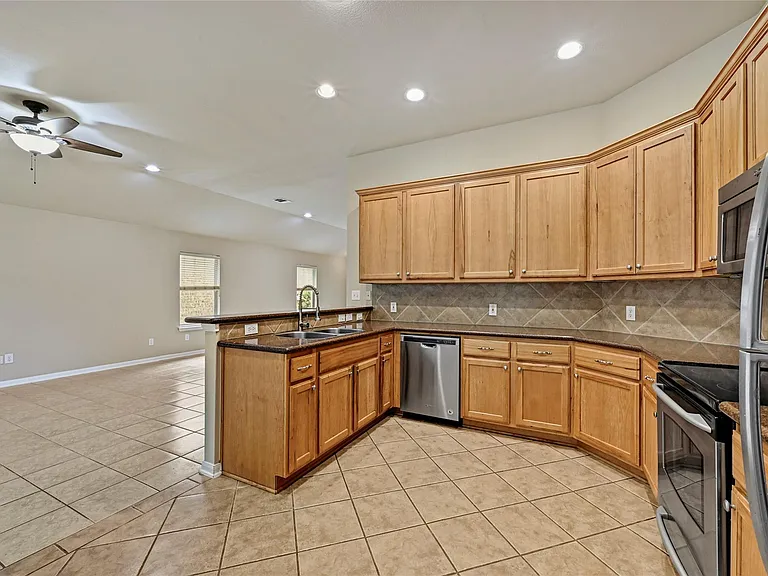 2717 Granite Creek Dr — Photo 10