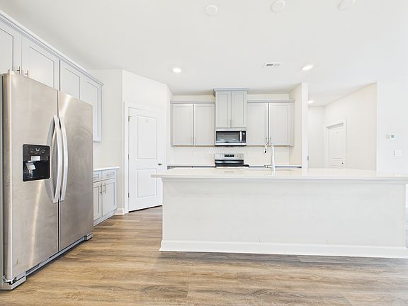 3rd image of 1768 Braemar Village Dr