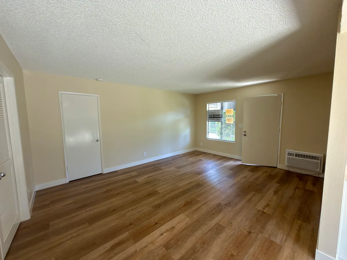 Building Photo - 343 Streamwood
