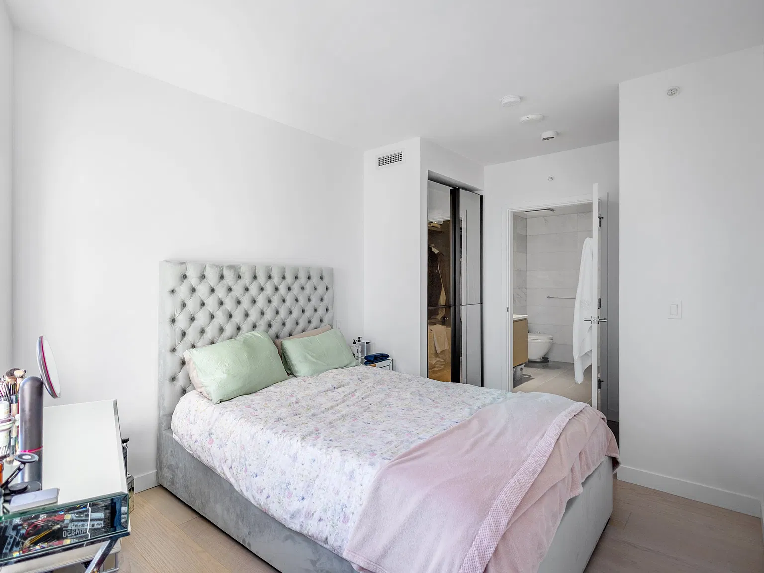 2 bed, 1082 sqft, $5,500 — Photo 4