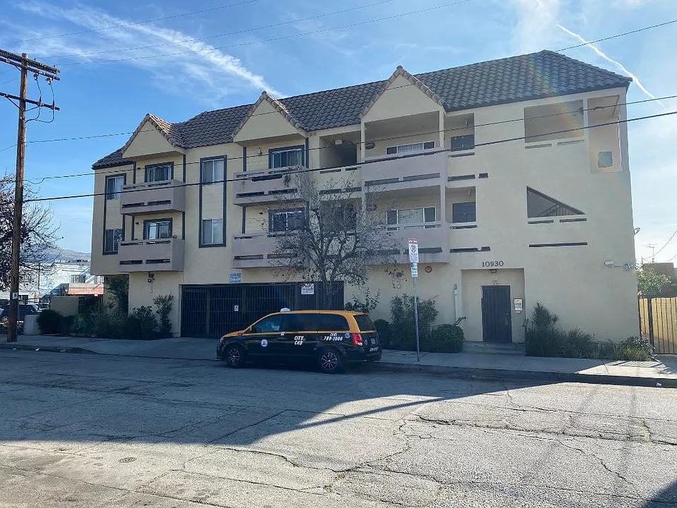 Ratner Apartments