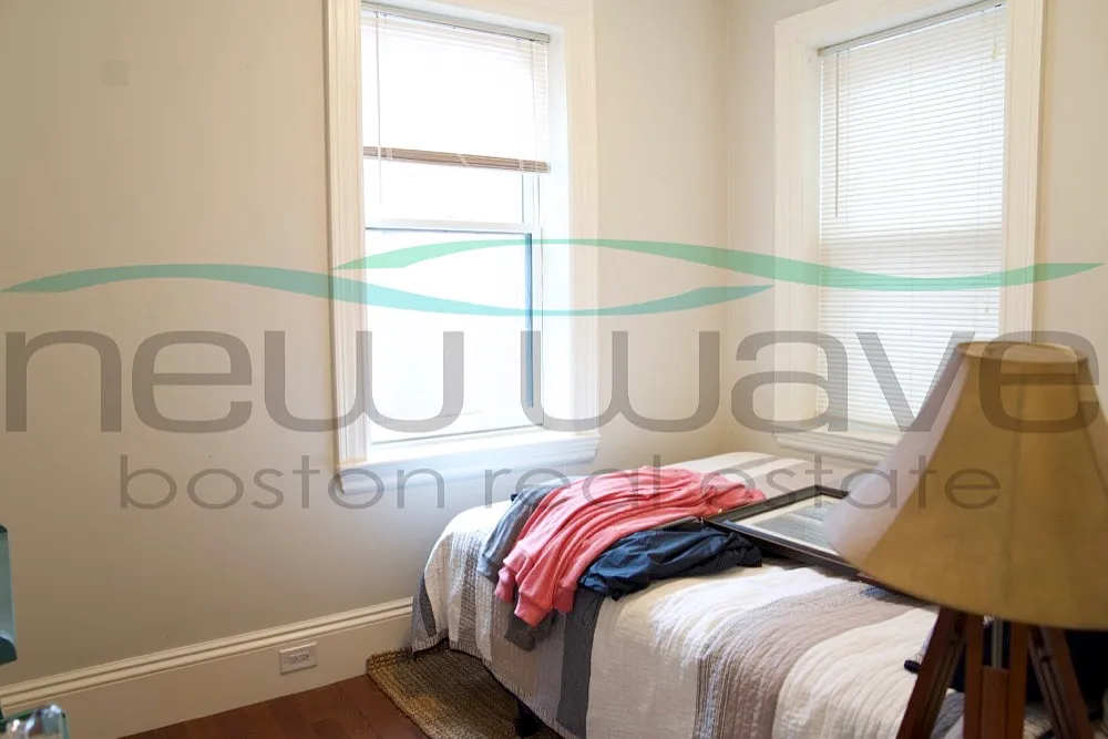 2 bed, 775 sqft, $3,700 — Photo 3