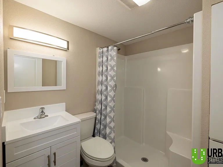 2419 W Bridge Ave — Photo 9