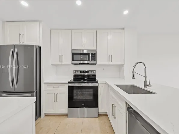 7900 Camino Cir APT 406, Miami, FL 33143