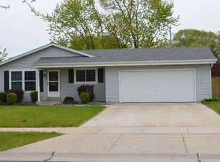 1225 E Maass Dr, Oak Creek, WI 53154