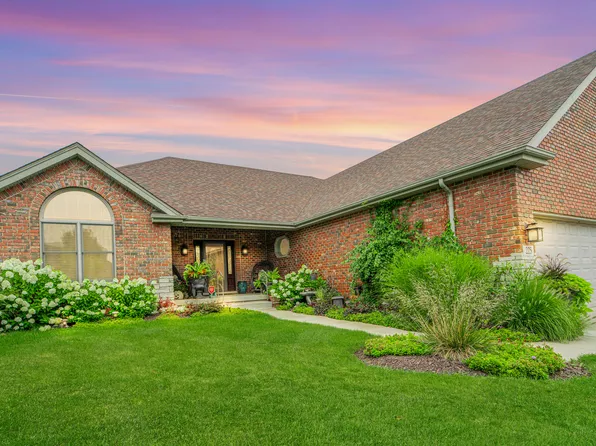 225 Buttercup Ln, Dyer, IN 46311