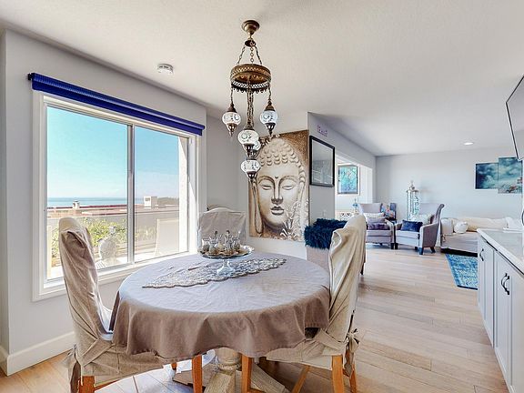 5th image of 3200 La Rotonda Dr Unit 402