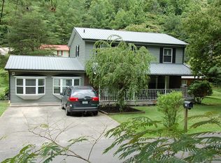 387 Left Penhook Rd, Harold, KY 41635