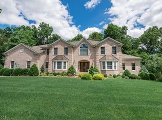 33 Julia Ct, Washington Township, NJ 07676