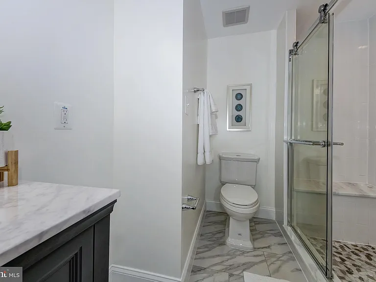 1117 Montello Ave NE — Photo 43