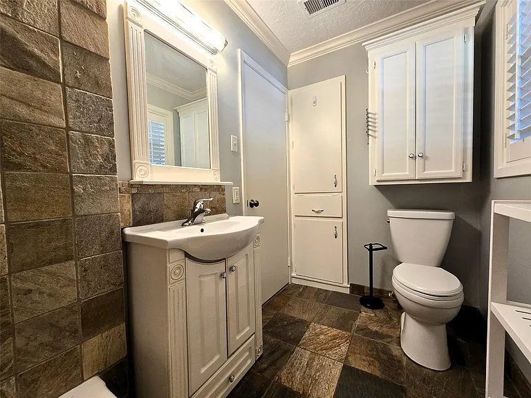 2527 Willowby Dr — Photo 11