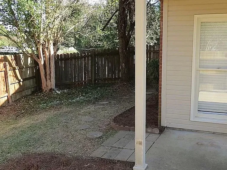 409 Northtown Dr — Photo 10