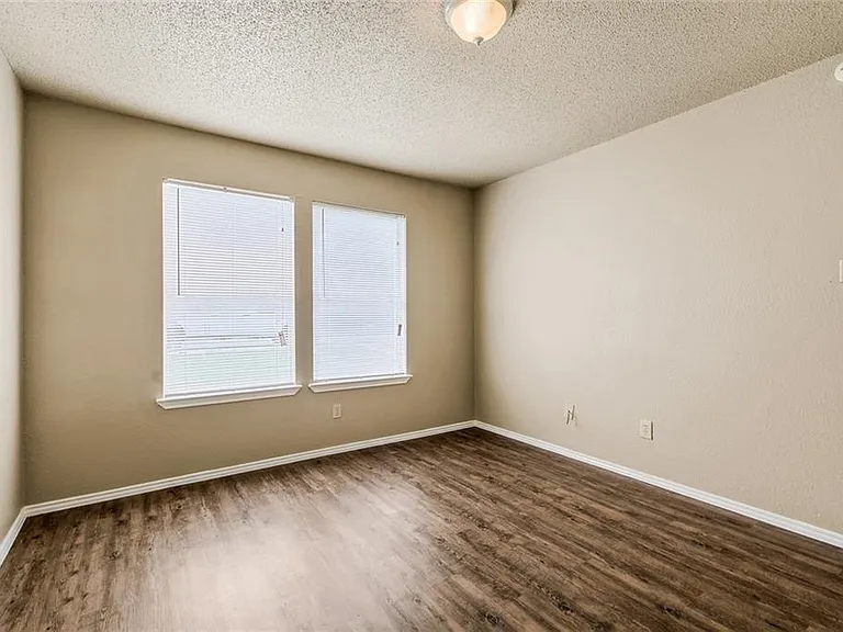1220 Orchard Park Cir — Photo 12