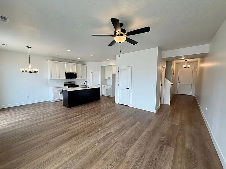 2716 W 2775 N #146 — Photo 6
