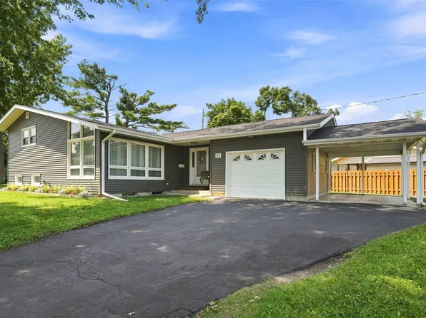 130 26th Street Ct, Marion, IA 52302