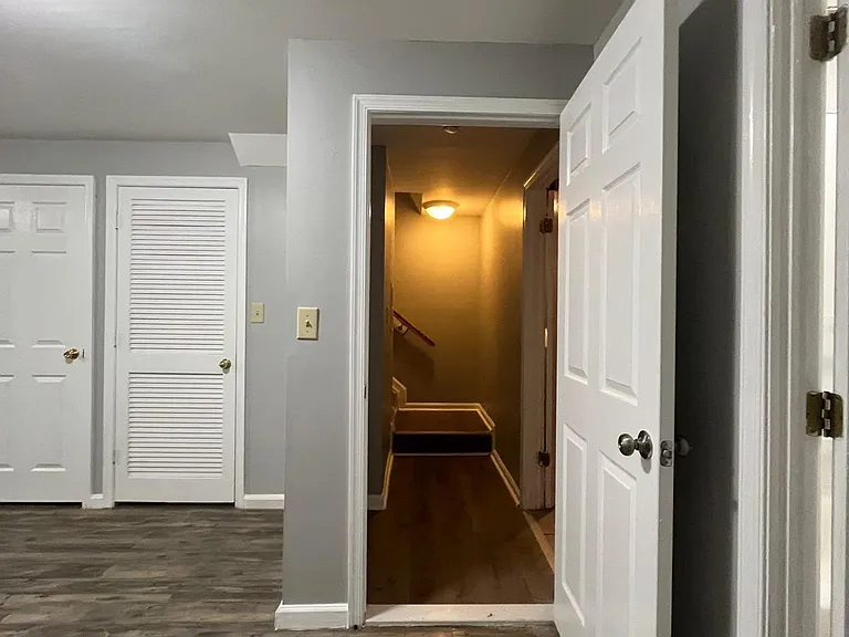 4674 Mews Dr — Photo 32