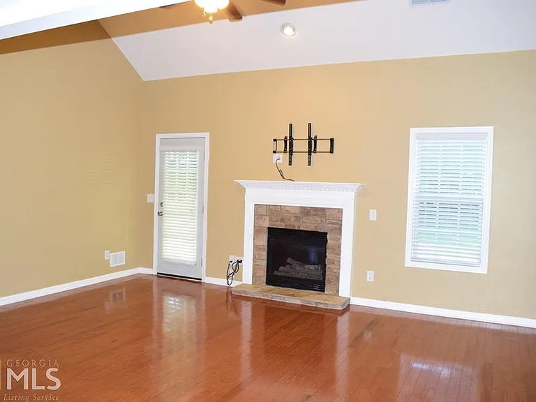 35 Bedford Park Dr — Photo 9