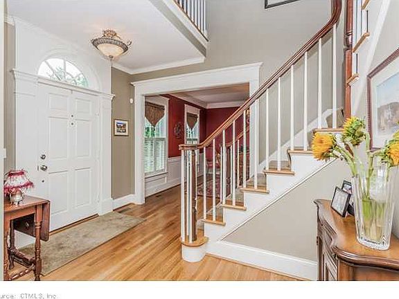 3rd image of 98 Somerset Dr