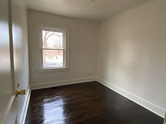 5th image of 312 Willow Ln