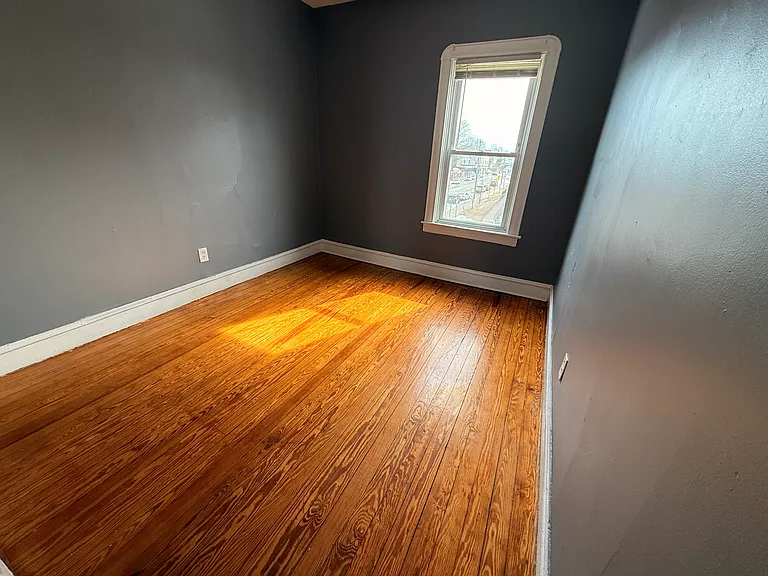 1823 Pleasant St #3F — Photo 6