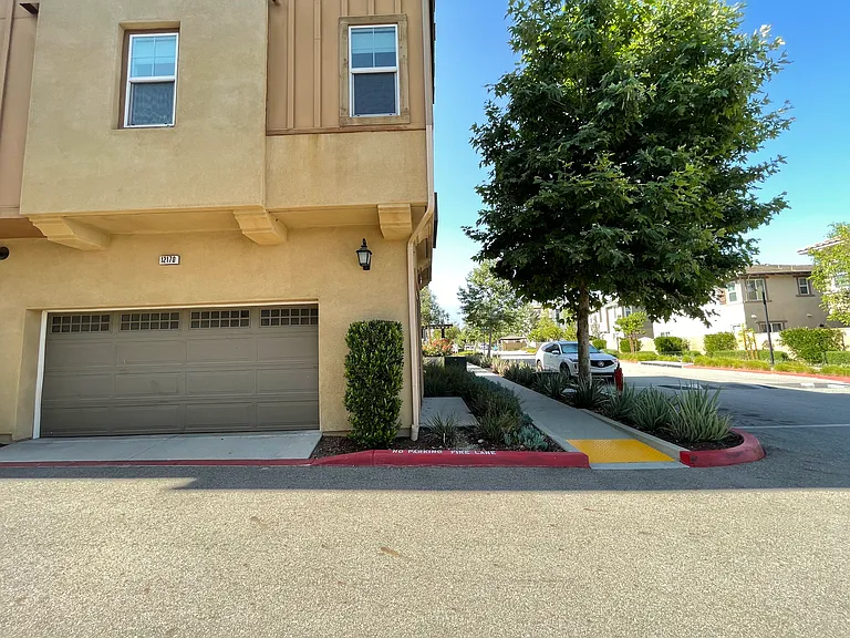 12170 Chorus Dr — Photo 28
